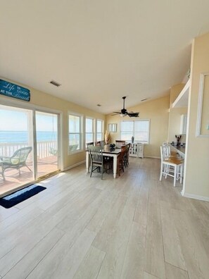 Dining - Coastal Retreat Perfect For The Entire Family (North Topsail Beach)