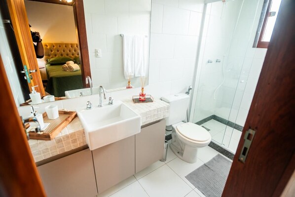 Hair dryer, towels, soap, toilet paper - Luxury penthouse with spa in the center of Búzios, 5 minutes from the famous Rua das Pedras. (Armação dos Búzios)