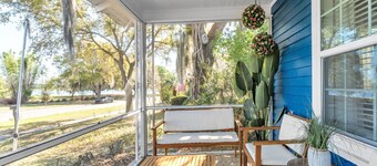 Family Fun Lakefront Retreat | Game Room, Firepit & Bikes | Near Legoland & Disney