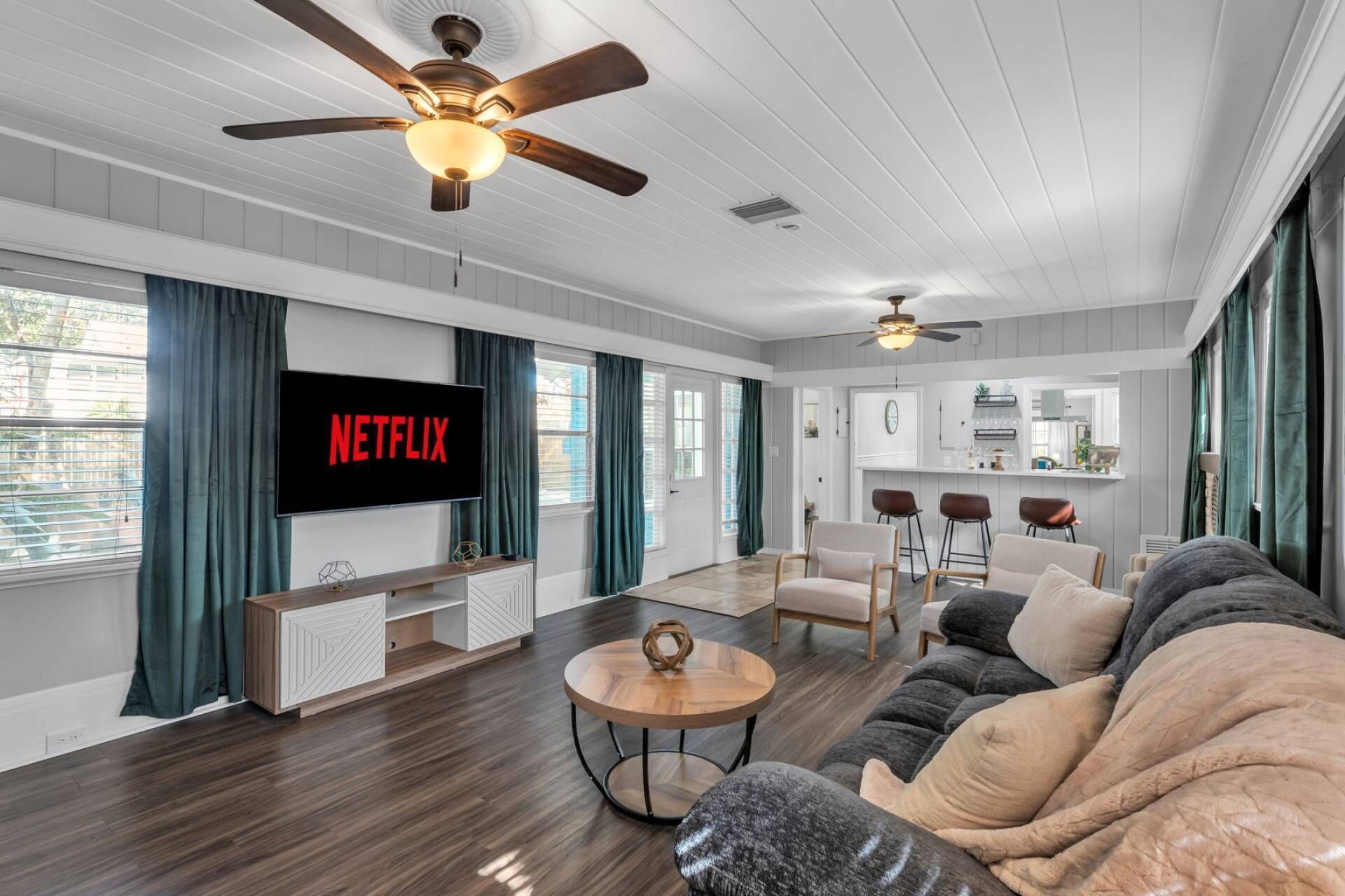 Smart TV, tenis de mesa y libros 