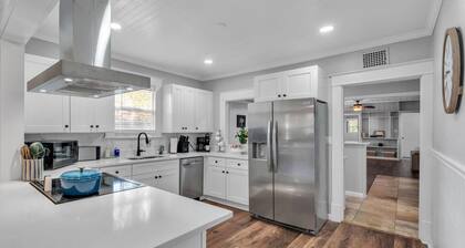 Family Fun Lakefront Retreat | Game Room, Firepit & Bikes | Near Legoland & Disney