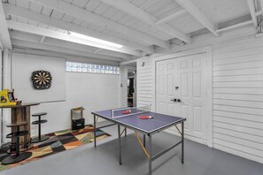 Games room - Family Fun Lakefront Retreat | Game Room, Firepit & Bikes | Near Legoland & Disney (Lake Wales)