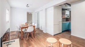A modern apartment with a dining area, kitchen, and a hallway. - Home2Book Family Stay Near Seville Center (Seville)