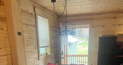 Enjoyable 2-bedroom cabin with AC in charming Marlinton.