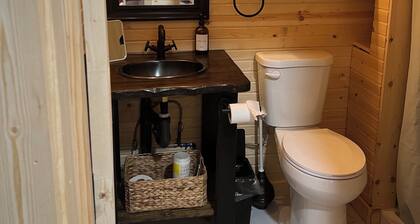 Enjoyable 2-bedroom cabin with AC in charming Marlinton.