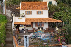 Outdoor dining - Casa Fábrica da Manteiga - Historic house (Arco da Calheta)