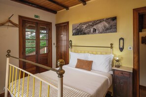 Iron/ironing board, WiFi, bed sheets - Casa Fábrica da Manteiga - Historic house (Arco da Calheta)