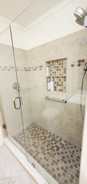 Shower, hair dryer, towels, soap - Golf Cart Included - 3BR, 2BA - 2 Blocks to Beach - 3 Pools Nearby -Tidal Marsh (Saint Helena Island)