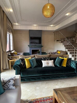 TV, fireplace - Villa Amroth Marrakech: Luxury 6-Bedroom Villa with Private Pool for 14 Guests  (Marrakesh)