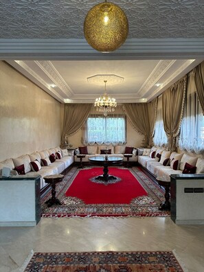 Interior - Villa Amroth Marrakech: Luxury 6-Bedroom Villa with Private Pool for 14 Guests  (Marrakesh)
