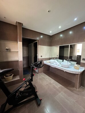 Spa - Villa Amroth Marrakech: Luxury 6-Bedroom Villa with Private Pool for 14 Guests  (Marrakesh)