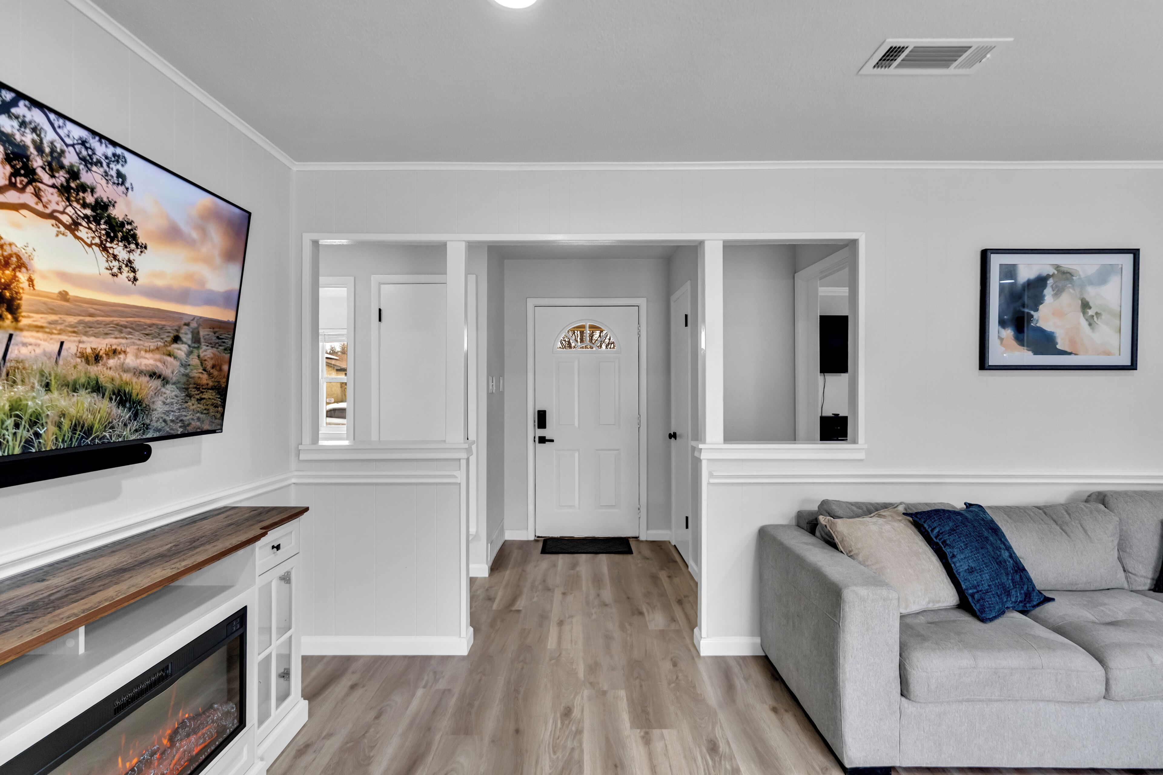 Smart TV, fireplace