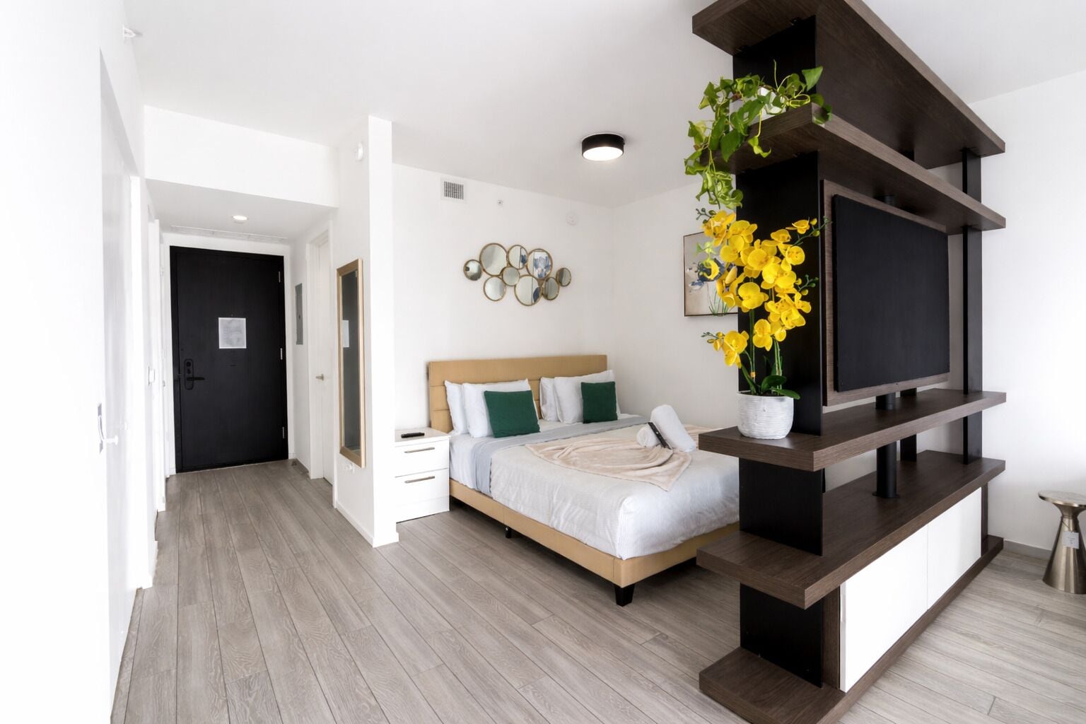 1 bedroom, iron/ironing board, internet, bed sheets