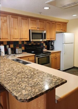 Microwave, oven, stovetop, dishwasher - Banff/Canmore Suite Sleeps 8 - Free Undergrnd parking - Available July 4-July 11 (Canmore)