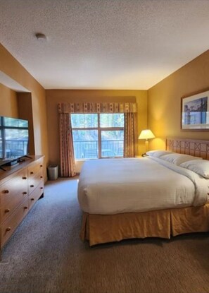 Iron/ironing board, bed sheets - Banff/Canmore Suite Sleeps 8 - Free Undergrnd parking - Available July 4-July 11 (Canmore)