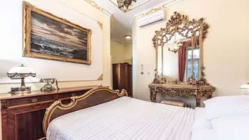 1 slaapkamer, een bureau, een strijkplank/strijkijzer, wifi