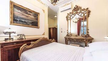 2 slaapkamers, een bureau, een strijkplank/strijkijzer, wifi