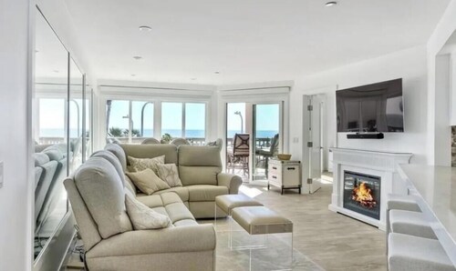 Beachfront 2BR/2BA Condo •Ground Floor •Newly Remodeled •Heart of Pacific Beach