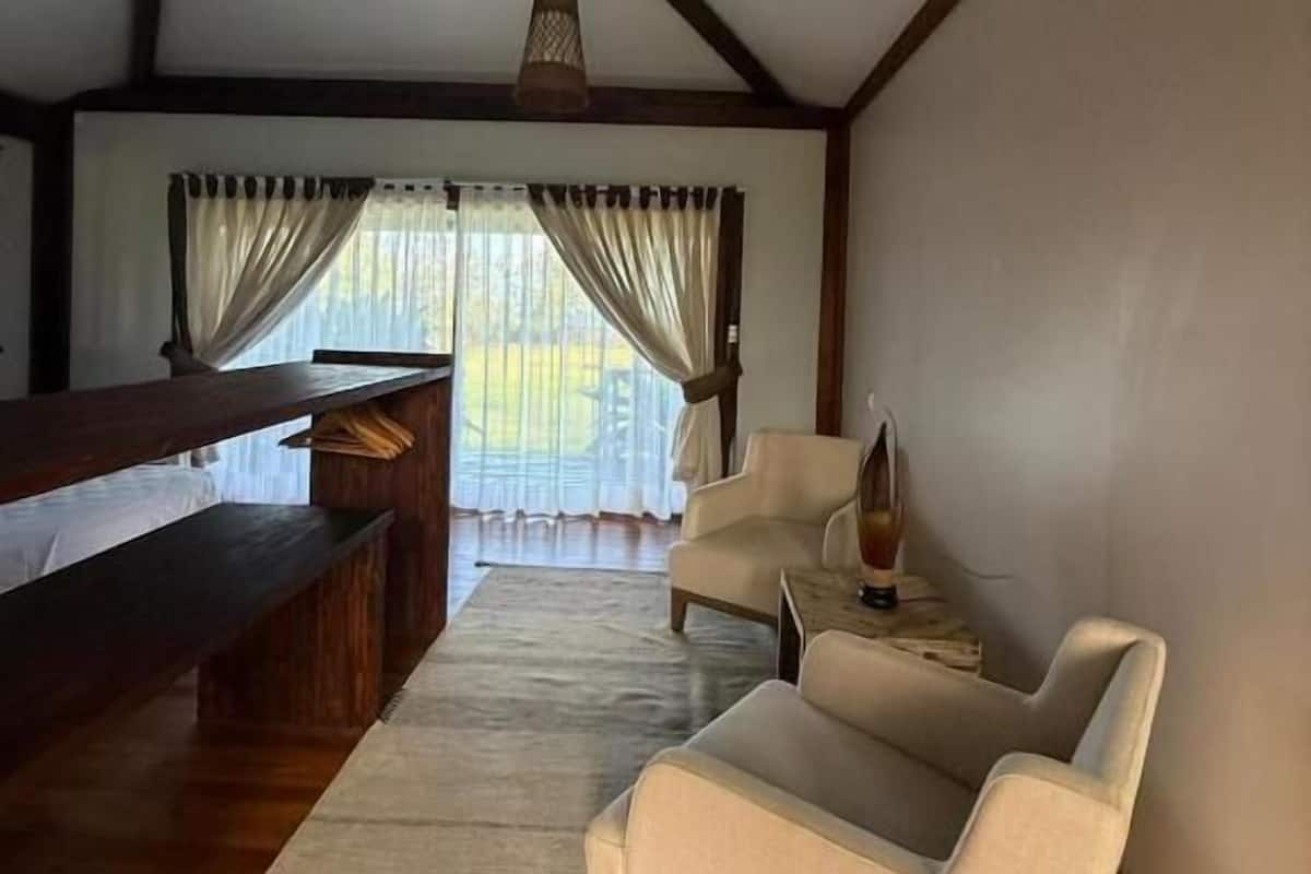 디럭스 캐빈, 파티오, 정원 전망 | 내부