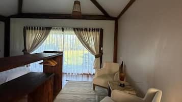 Deluxe Cabin, Patio, Garden View | Interior