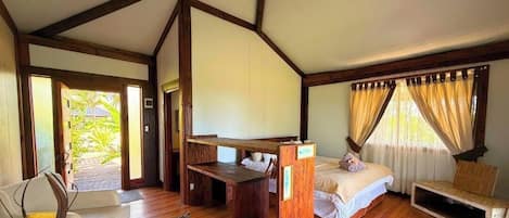Comfort Cabin, Patio, Garden View
