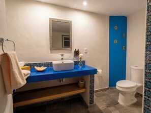 Junior-dobbeltværelse - udsigt til have | Badeværelse