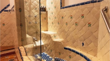 Suite Magnolia | Bathroom | Shower, rainfall showerhead, eco-friendly toiletries, hair dryer