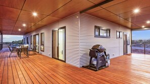 Outdoor dining - Melaleuca Escape to this brank new pole home (Exmouth)