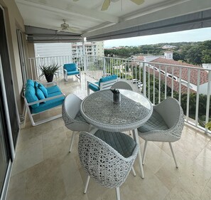 Outdoor dining - Buenaventura apartment (El Chirú)