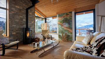 TV, fireplace, stereo