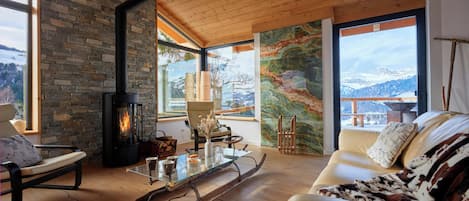 TV, fireplace, stereo