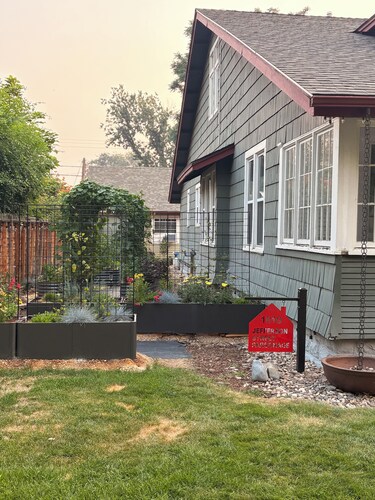 Charming 1-bedroom loft w/bikes & gym-unbeatable downtown Boise location!