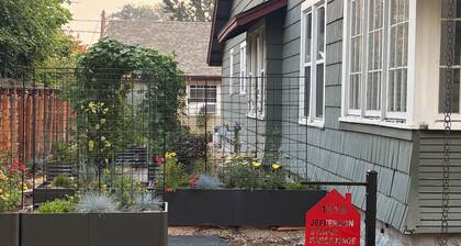 Charming 1-bedroom loft w/bikes & gym-unbeatable downtown Boise location!