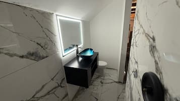Hårtørrer, håndklæder, Toiletpapir