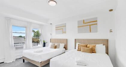 Perfect Family Getaway / 5BR Home / 6 Queen Beds / Free Parking