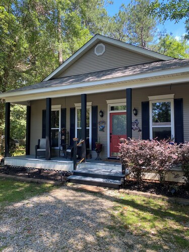 Piece of Peace, Full Home, Quiet, Private, Yet Close to Everything, 3 bed/2 bath