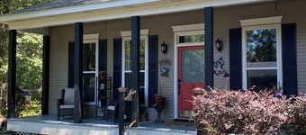 Piece of Peace, Full Home, Quiet, Private, Yet Close to Everything, 3 bed/2 bath