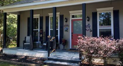 Piece of Peace, Full Home, Quiet, Private, Yet Close to Everything, 3 bed/2 bath