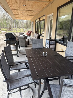Outdoor dining -  Relaxing 2 bedroom home on the Trout River views of historic train trestle. (Malone)