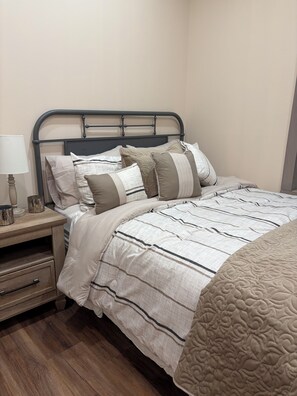 2 bedrooms, iron/ironing board, WiFi, bed sheets