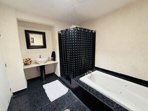 Boblebadekar, håndklæder, Sæbe, Toiletpapir