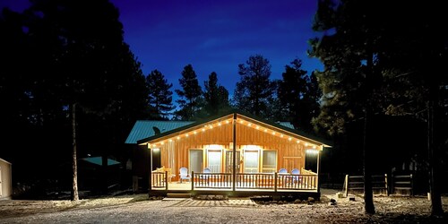 Greer Mountain Cabin: Scenic Deck, Rustic Charm & Stress-Free Parking
