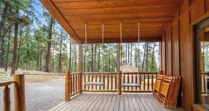 Greer Mountain Cabin: Scenic Deck, Rustic Charm & Stress-Free Parking