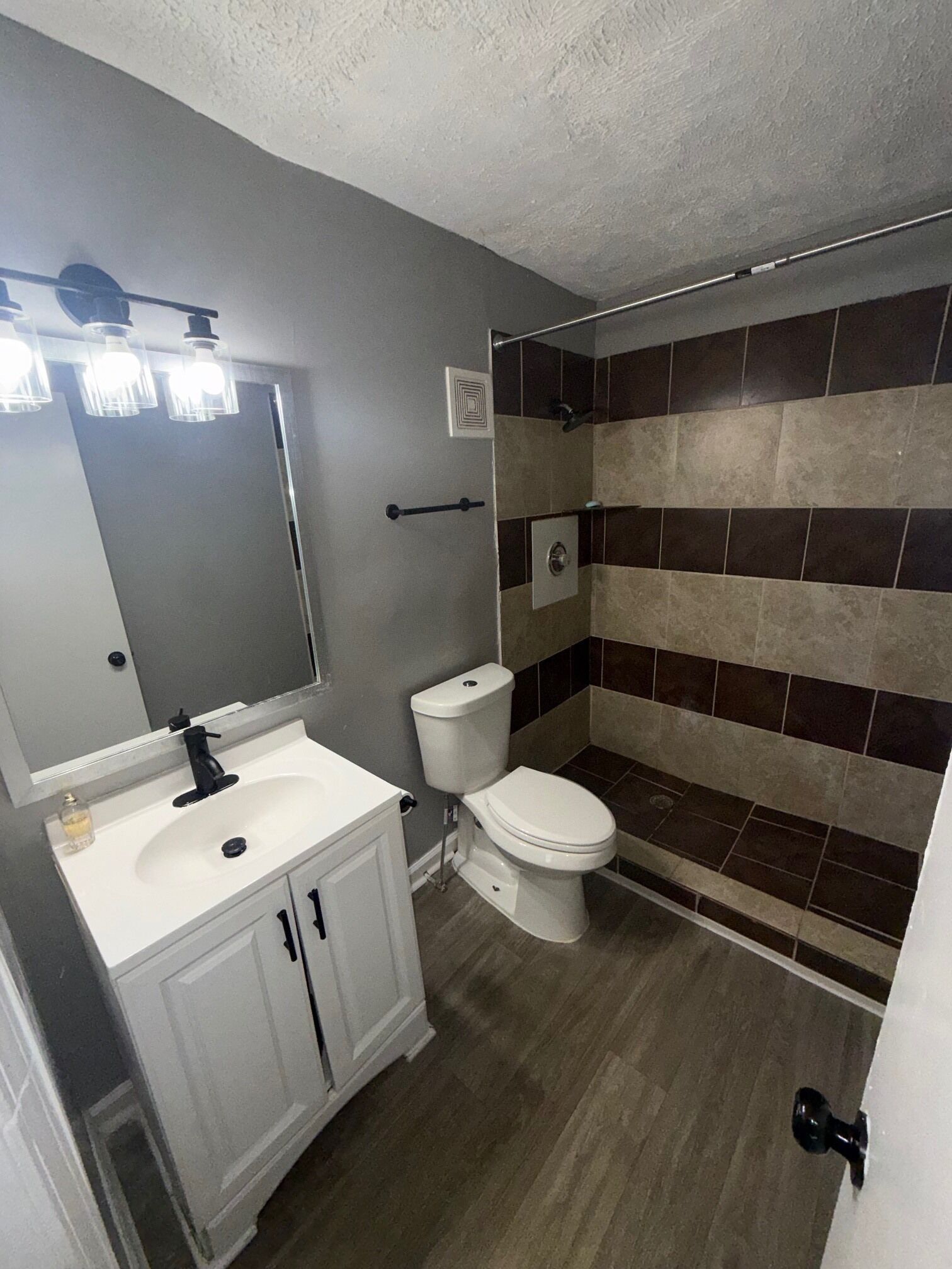 Jabón y papel de baño 