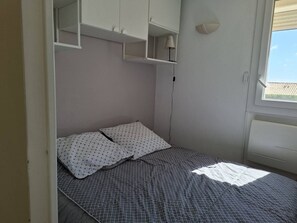Room - Two-room apartment with swimming pool (SAINT PIERRE LA  MER)
