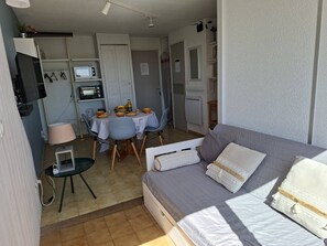 Living area - Two-room apartment with swimming pool (SAINT PIERRE LA  MER)