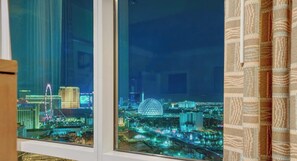 Interior - MGM Signature-27-820 1Br 2Ba F1 Pits Suite Balcony (Las Vegas)
