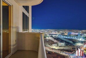 Property grounds - MGM Signature-27-820 1Br 2Ba F1 Pits Suite Balcony (Las Vegas)