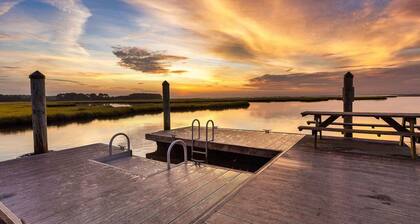 Bayside Break | Rooftop Deck + Resort Pools & Gym