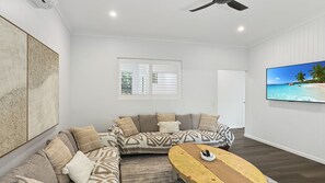 Living area - Tropic 21 - Beautifully built tropical home (Picnic Bay)